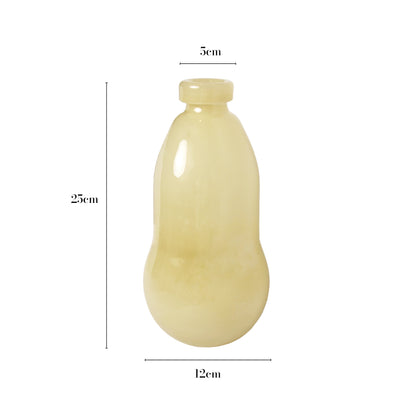 The dimensions of the light yellow gourd-shaped glass vase are 25 cm in height and 12 cm in width.
